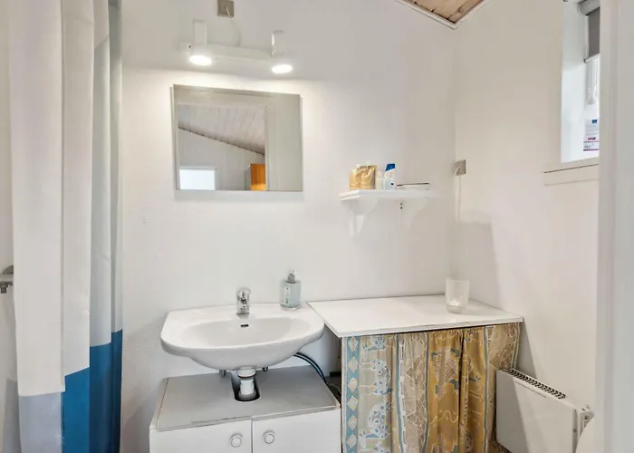 Cozy Little Annex With A Sea View Feriehus